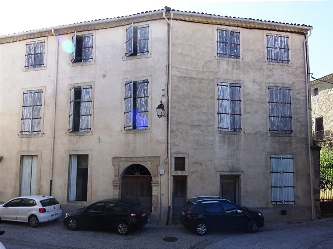 achat vente Demeure Bourgeoise a vendre  à restaurer , possibilité garage Puissalicon , à 16 km de Béziers et 30 km de la mer HERAULT LANGUEDOC