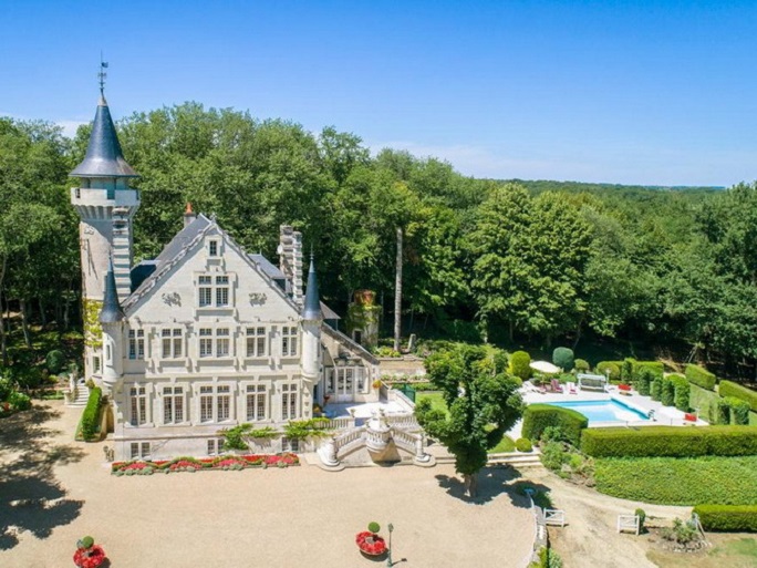 achat vente Château Classique a vendre  en excellent état , dépendances, piscine chauffée Proche Châtellerault  VIENNE POITOU CHARENTES