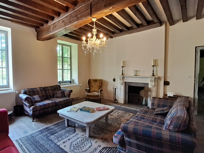 achat vente Manoir Classique a vendre  , dépendances, pigeonnier, piscine intérieure Vichy , à 8km, A719 à 2km ALLIER AUVERGNE