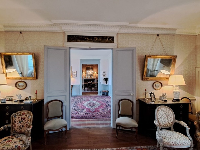 achat vente Château a vendre  , dépendances Châteauneuf-sur-Cher , à 31 kms Bourges, 3h Paris CHER CENTRE