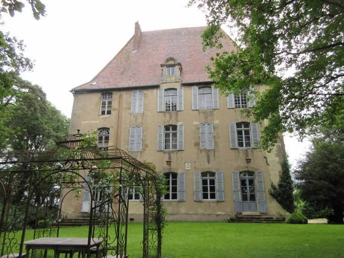 achat vente Château a vendre  , dépendances, maison annexe Montluçon , à 13 km ALLIER AUVERGNE