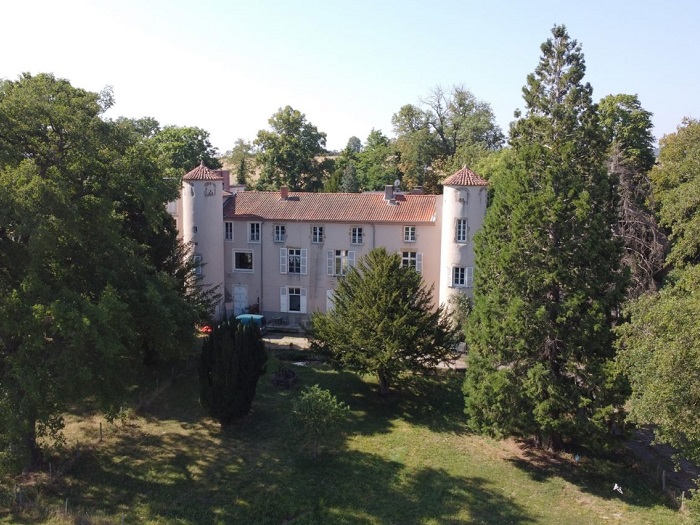 achat vente Château Classique a vendre  , dépendances Au sud d'Issoire  PUY DE DOME AUVERGNE