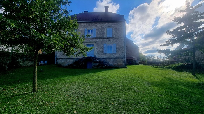 achat vente Authentique Presbytère a vendre  restauré , dépendance, gîte Bourbonne-les-Bains  à 25 mn, 40 mn Vesoul, dans un charmant village avec vue HAUTE SAONE FRANCHE COMTE