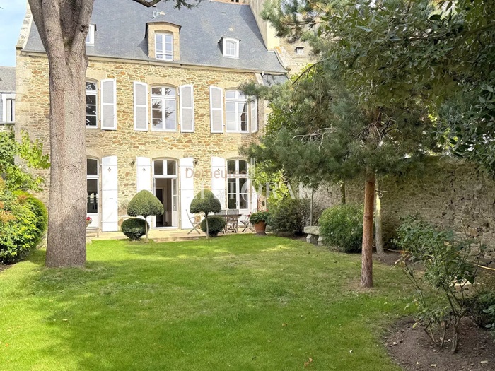 achat vente Demeure de Caractère a vendre  restaurée  Dinan , quartier ancien COTE D'ARMOR BRETAGNE