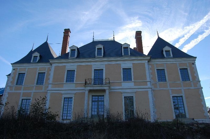 achat vente Château Classique a vendre  , maison de gardien, dépendances, chapelle Indre , dominant la vallée de la Creuse INDRE CENTRE