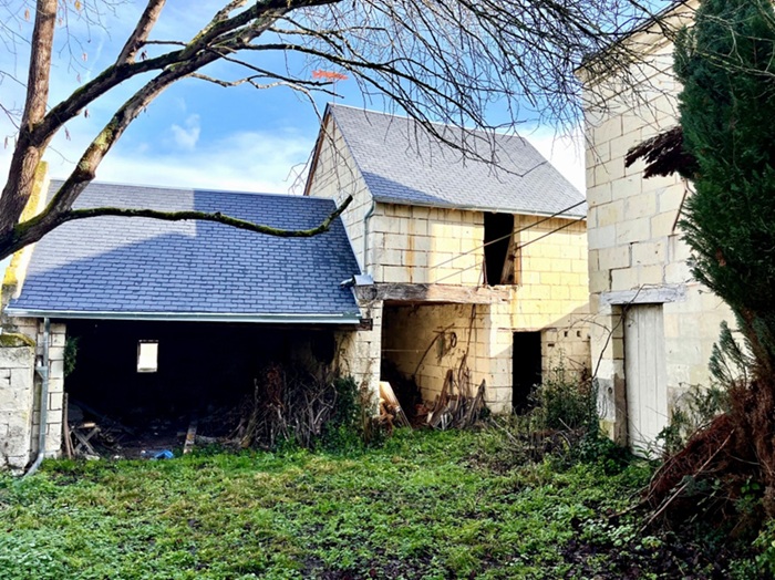 achat vente Partie d'Hôtel Particulier a vendre  à restaurer , dépendances, puits Candes-Saint-Martin , Plus Beaux Villages de France INDRE ET LOIRE CENTRE