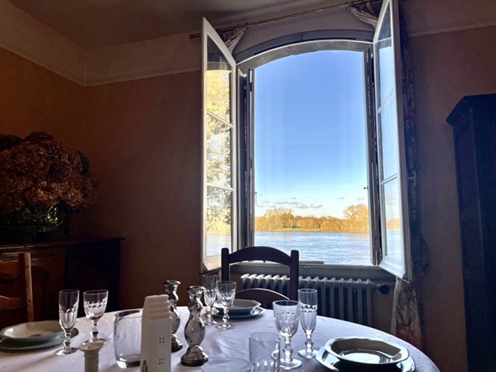 achat vente Maison bourgeoise a vendre  en parfait état , garage indépendant, cave à vin troglodytique Montsoreau , vue sur la Loire MAINE ET LOIRE PAYS DE LA LOIRE
