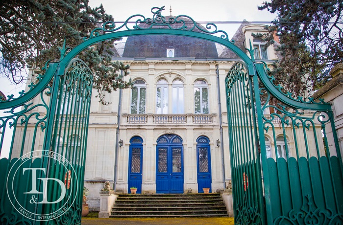 achat vente Hôtel particulier a vendre  , dépendances Châtellerault  VIENNE POITOU CHARENTES