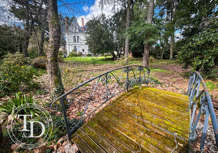 achat vente Hôtel particulier a vendre  , dépendances Châtellerault  VIENNE POITOU CHARENTES
