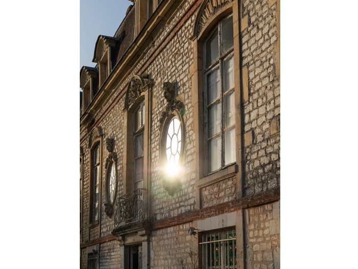 achat vente Château Classique a vendre  à restaurer , dépendances, pigeonnier Louviers , à 100 km de Paris EURE NORMANDIE