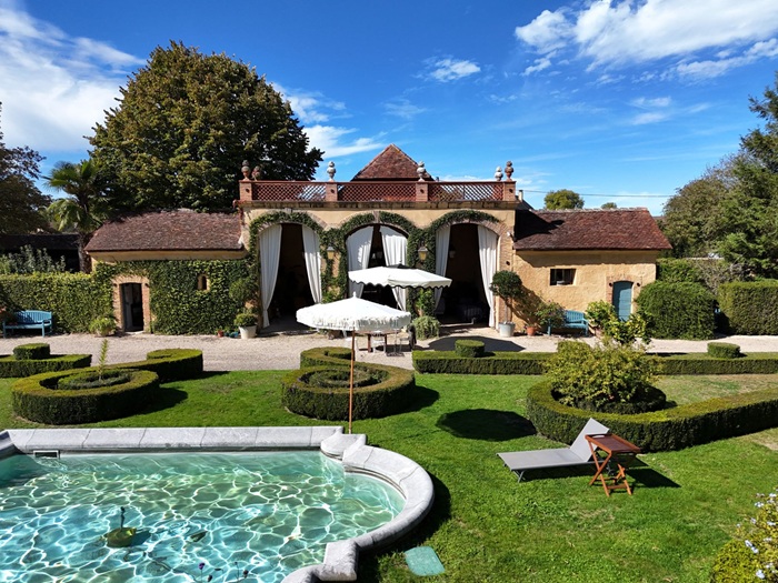 achat vente Elegant Château Classique a vendre  ISMH en totalité , dépendances, chapelle Pau , à 1h30 de Biarritz et de l'Atlantique PYRENEES ATLANTIQUES AQUITAINE