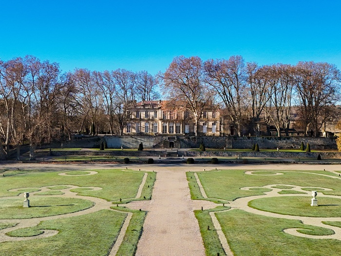 achat vente Somptueux Château Classique a vendre  Classé MH , dépendances, chapelle, piscine Aix-en-Provence  à 1h, Luberon, avec vue BOUCHES DU RHONE PACA