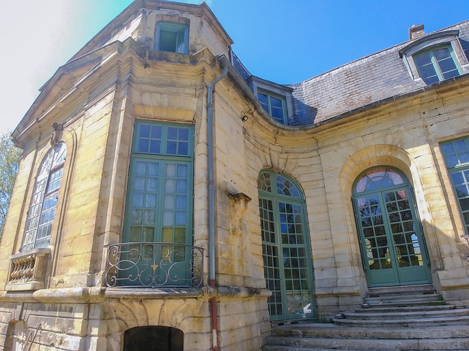 achat vente Elégant Château Classique a vendre  Monument Historique , dépendances, chapelle Paris , à 30 mn PARIS ILE DE FRANCE