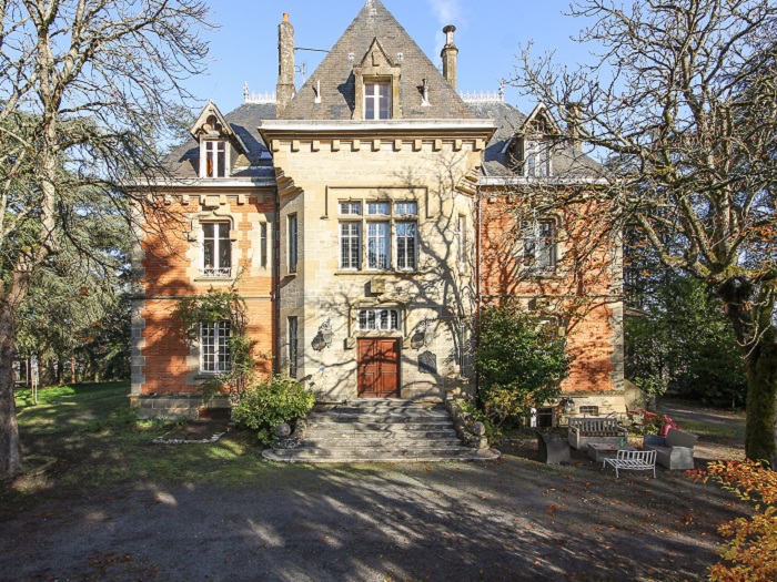 achat vente Château Classique a vendre  , chapelle, dépendance Brive la Gaillarde , à 10 mn du centre historique CORREZE LIMOUSIN