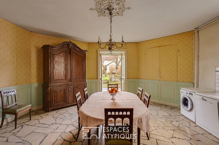 achat vente Demeure de Caractère a vendre  ISMH à restaurer , dépendance, pigeonnier XVIIIème Gy , à proximité immédiate, 30 mn TGV HAUTE SAONE FRANCHE COMTE