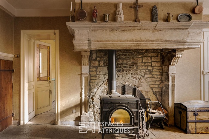 achat vente Demeure de Caractère a vendre  ISMH à restaurer , dépendance, pigeonnier XVIIIème Gy , à proximité immédiate, 30 mn TGV HAUTE SAONE FRANCHE COMTE