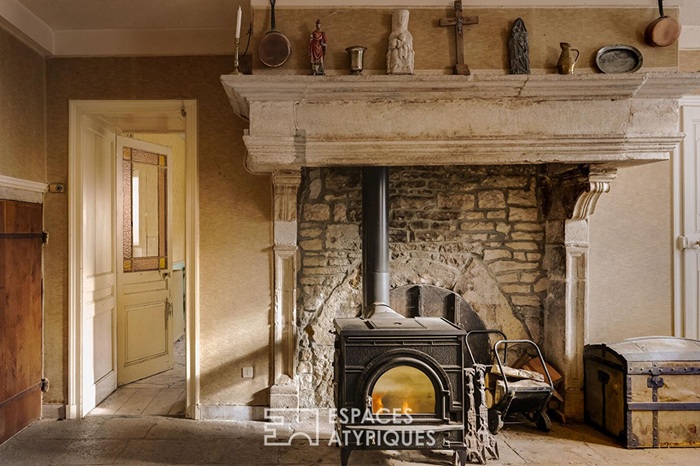 achat vente Demeure de Caractère a vendre  ISMH à restaurer , dépendance, pigeonnier XVIIIème Gy , à proximité immédiate, 30 mn TGV HAUTE SAONE FRANCHE COMTE