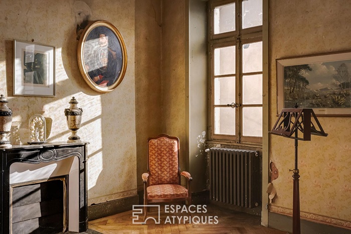 achat vente Demeure de Caractère a vendre  ISMH à restaurer , dépendance, pigeonnier XVIIIème Gy , à proximité immédiate, 30 mn TGV HAUTE SAONE FRANCHE COMTE