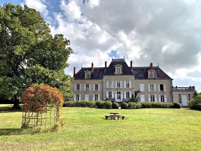 achat vente Château Classique a vendre  , dépendances Nevers  à 25 mn, moins de 3h Paris NIEVRE BOURGOGNE