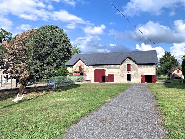 achat vente Château Classique a vendre  , dépendances Nevers  à 25 mn, moins de 3h Paris NIEVRE BOURGOGNE