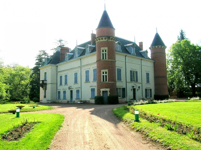 achat vente Château Classique a vendre  , dépendances, maison de gardien Roanne , à 10 mn, 50 mn de Lyon LOIRE RHONE ALPES