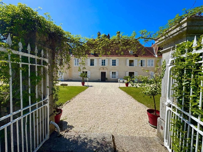 achat vente Château Classique a vendre  , dépendances, appartement Bourg-en-Bresse  AIN RHONE ALPES