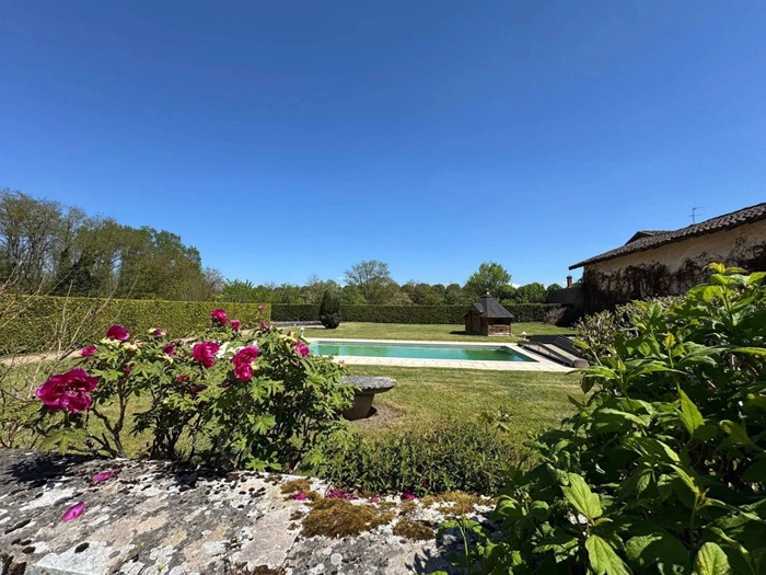 achat vente Château Classique a vendre  , dépendances, appartement Bourg-en-Bresse  AIN RHONE ALPES