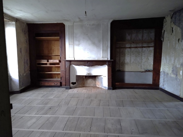 achat vente Manoir Urbain a vendre  à finir de restaurer , dépendance, 2nde maison indépendante Saint-Céré , tous commerces à pied LOT MIDI PYRENEES