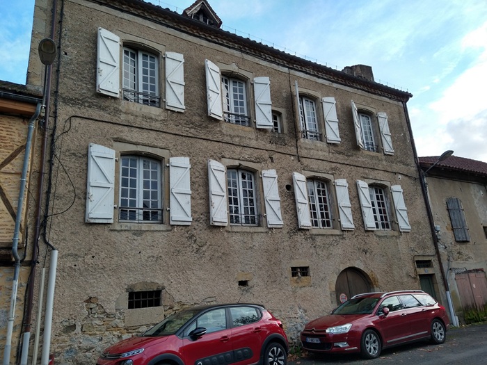 achat vente Manoir Urbain a vendre  à finir de restaurer , dépendance, 2nde maison indépendante Saint-Céré , tous commerces à pied LOT MIDI PYRENEES