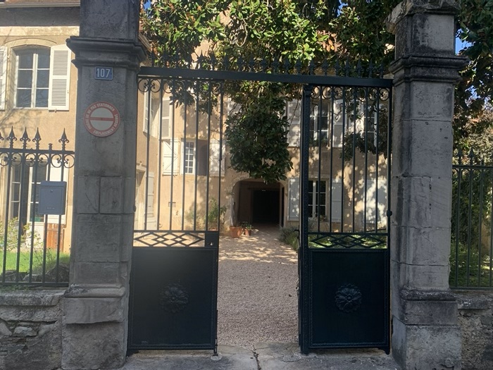 achat vente Manoir Urbain a vendre  à finir de restaurer , dépendance, 2nde maison indépendante Saint-Céré , tous commerces à pied LOT MIDI PYRENEES