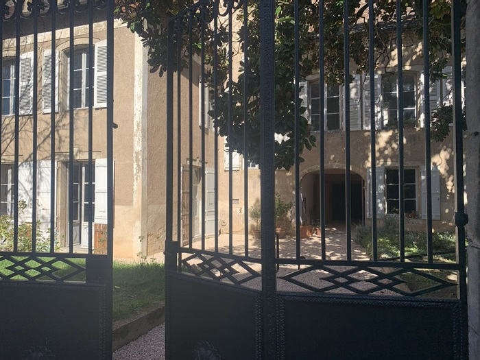 achat vente Manoir Urbain a vendre  à finir de restaurer , dépendance, 2nde maison indépendante Saint-Céré , tous commerces à pied LOT MIDI PYRENEES