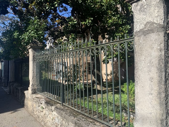 achat vente Manoir Urbain a vendre  à finir de restaurer , dépendance, 2nde maison indépendante Saint-Céré , tous commerces à pied LOT MIDI PYRENEES