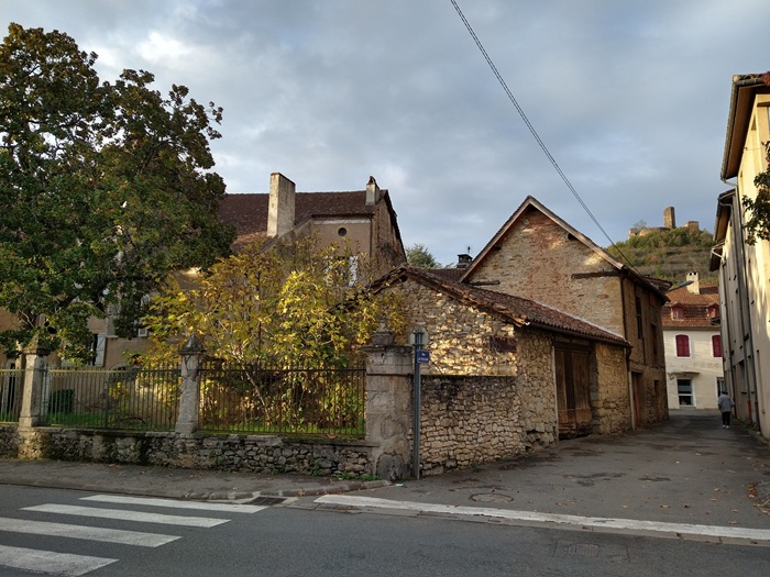 achat vente Manoir Urbain a vendre  à finir de restaurer , dépendance, 2nde maison indépendante Saint-Céré , tous commerces à pied LOT MIDI PYRENEES
