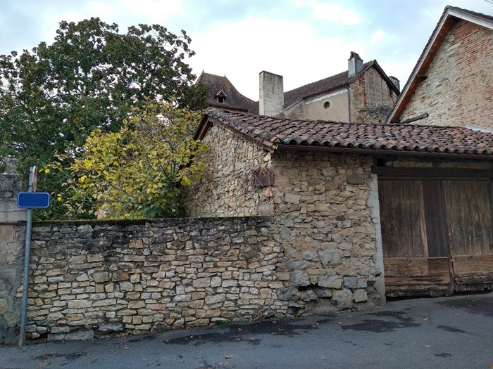 achat vente Manoir Urbain a vendre  à finir de restaurer , dépendance, 2nde maison indépendante Saint-Céré , tous commerces à pied LOT MIDI PYRENEES
