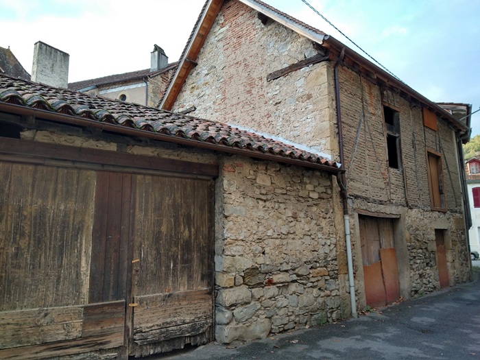 achat vente Manoir Urbain a vendre  à finir de restaurer , dépendance, 2nde maison indépendante Saint-Céré , tous commerces à pied LOT MIDI PYRENEES