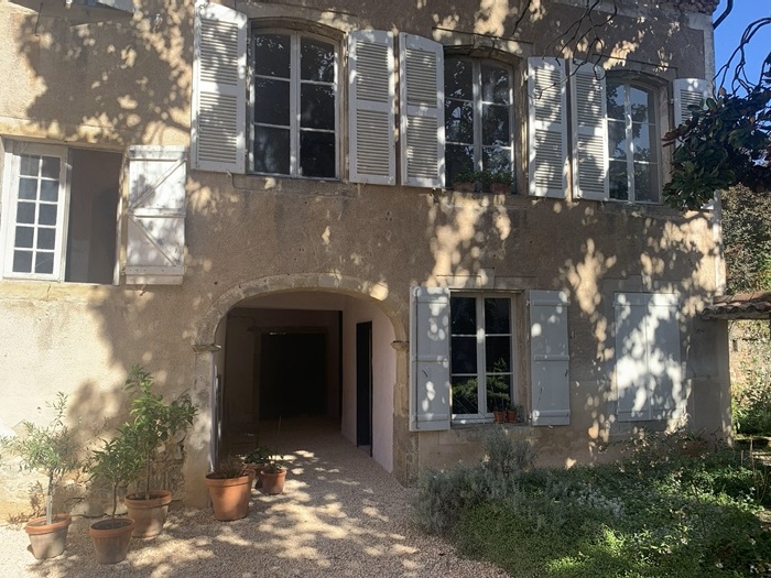 achat vente Manoir Urbain a vendre  à finir de restaurer , dépendance, 2nde maison indépendante Saint-Céré , tous commerces à pied LOT MIDI PYRENEES