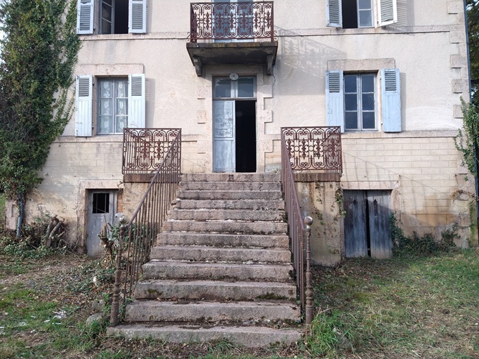achat vente Maison de Maître a vendre  à restaurer , dépendance, puits Gannat , à 10 mn, 11mn A71, sans nuisances, très belles vues ALLIER AUVERGNE