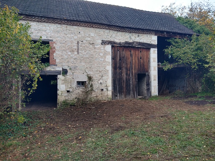 achat vente Maison de Maître a vendre  à restaurer , dépendance, puits Gannat , à 10 mn, 11mn A71, sans nuisances, très belles vues ALLIER AUVERGNE