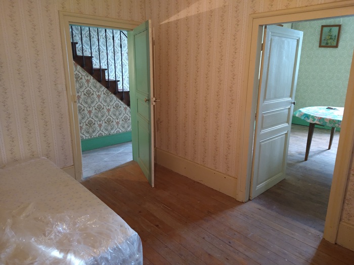 achat vente Maison de Maître a vendre  à restaurer , dépendance, puits Gannat , à 10 mn, 11mn A71, sans nuisances, très belles vues ALLIER AUVERGNE