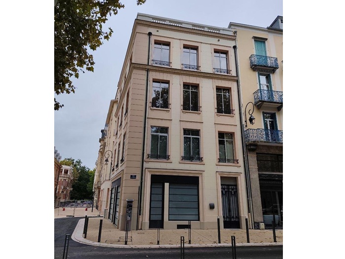 achat vente Ancien Hôtel Particulier a vendre  en parfait état , garage pour 4 véhicules Vichy , à proximité de l'Opéra ALLIER AUVERGNE