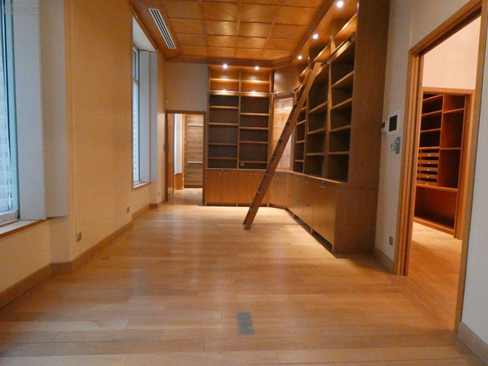 achat vente Ancien Hôtel Particulier a vendre  en parfait état , garage pour 4 véhicules Vichy , à proximité de l'Opéra ALLIER AUVERGNE