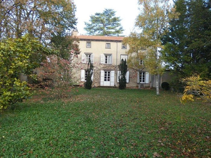 achat vente Maison de Maître a vendre  , dépendances, chapelle, piscine Chambaron-sur-Morge , à 20mn au Nord Clermont-Fd, proche A71 PUY DE DOME AUVERGNE