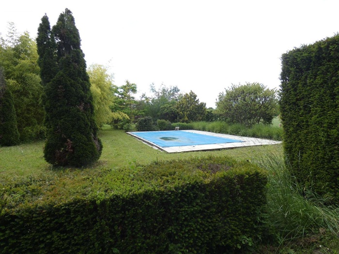 achat vente Maison de Maître a vendre  , dépendances, chapelle, piscine Chambaron-sur-Morge , à 20mn au Nord Clermont-Fd, proche A71 PUY DE DOME AUVERGNE