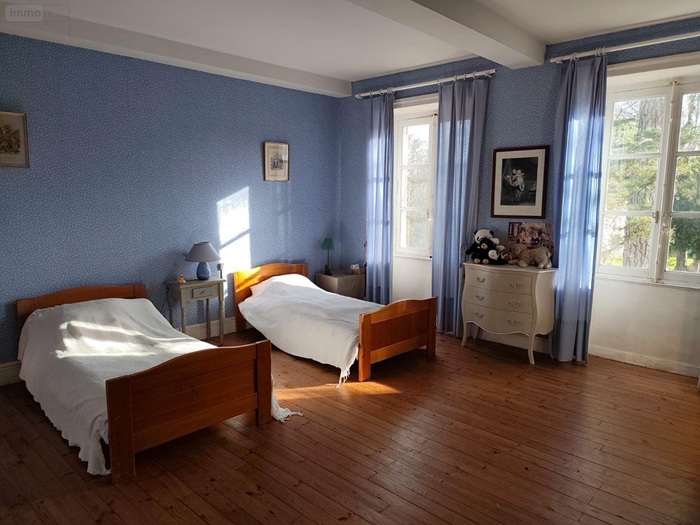 achat vente Maison de Maître a vendre  , dépendances, chapelle, piscine Chambaron-sur-Morge , à 20mn au Nord Clermont-Fd, proche A71 PUY DE DOME AUVERGNE