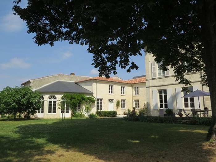 achat vente Hôtel Particulier a vendre  restauré , dépendances, piscine Fontenay-le-Comte , à 30 mn de Niort (LGV), 45 mn de La Rochelle (océan) VENDEE PAYS DE LA LOIRE