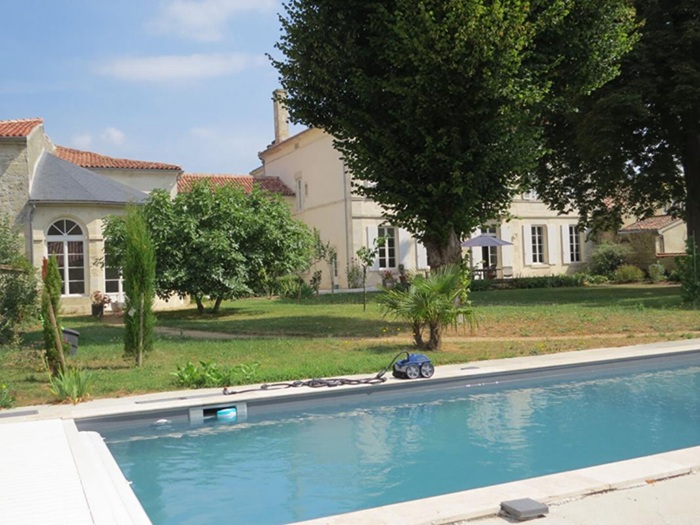 achat vente Hôtel Particulier a vendre  restauré , dépendances, piscine Fontenay-le-Comte , à 30 mn de Niort (LGV), 45 mn de La Rochelle (océan) VENDEE PAYS DE LA LOIRE