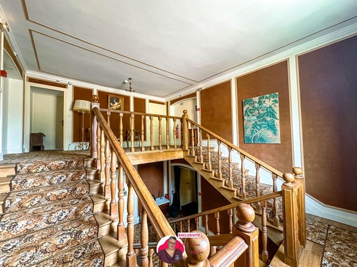 achat vente Hôtel Particulier a vendre  en très bon état , dépendance Le Vernet-Chaméane  à 20 min Issoire et A75, surplombant un beau village touristi PUY DE DOME AUVERGNE