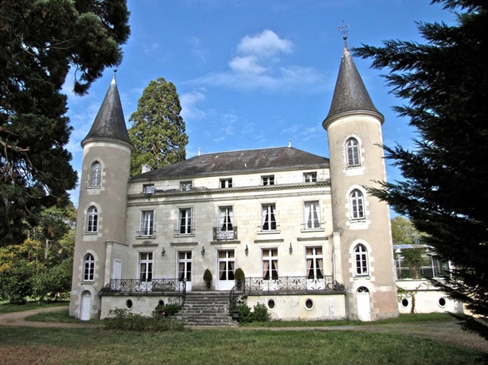 achat vente Château Classique a vendre  , piscine, maison de gardien Tournon-Saint-Pierre , 30 mm de Chatellerault (TGV-1h20 PARIS), au calme et sans nu INDRE ET LOIRE CENTRE
