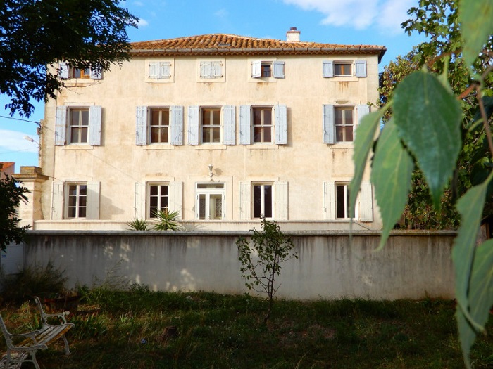 achat vente Maison de Maître a vendre  , deuxième maison, dépendances Proche Narbonne , dans un village agréable au bord du Canal du Midi AUDE LANGUEDOC ROUSSILLON