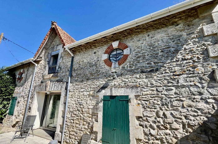 achat vente Maison de Maître a vendre  , dépendance, piscine chauffée Charroux  VIENNE POITOU CHARENTES